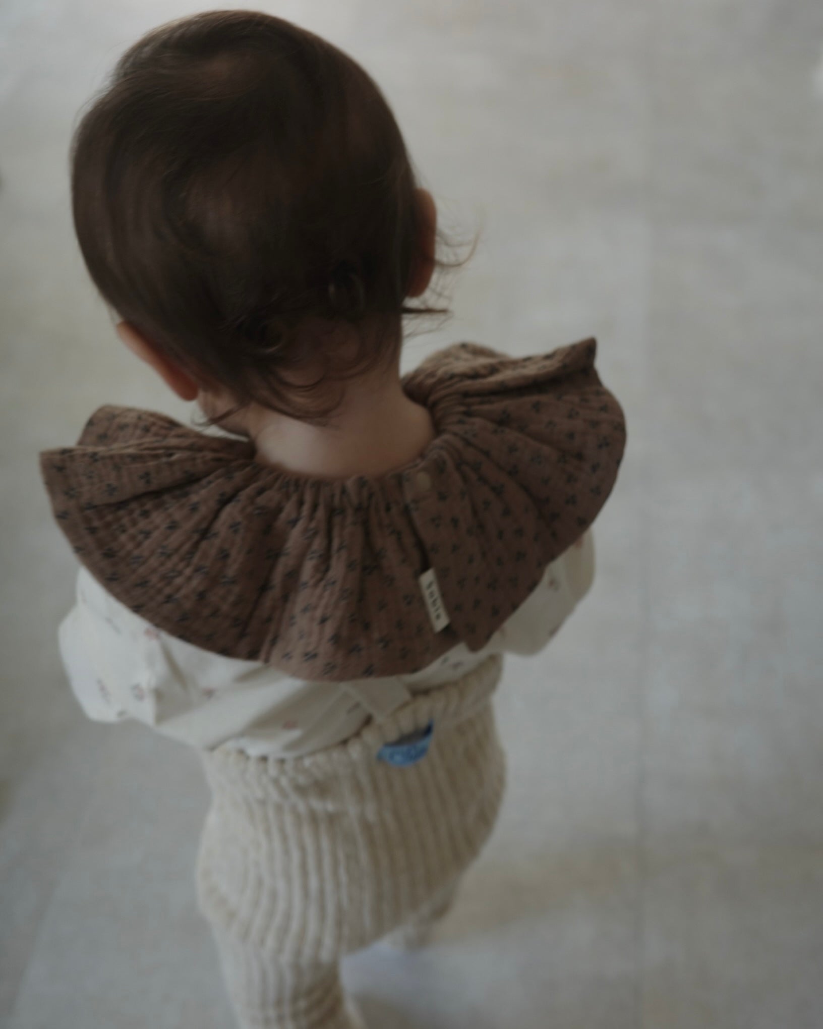 Sable clover bib