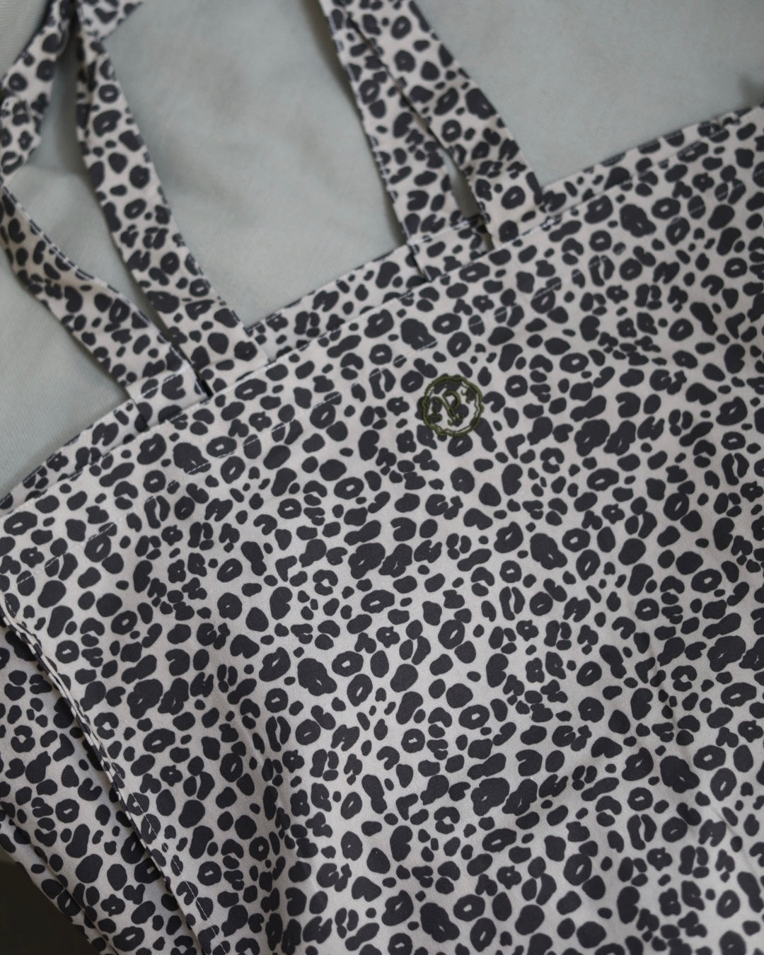 POIMERI petit leopard tote bag