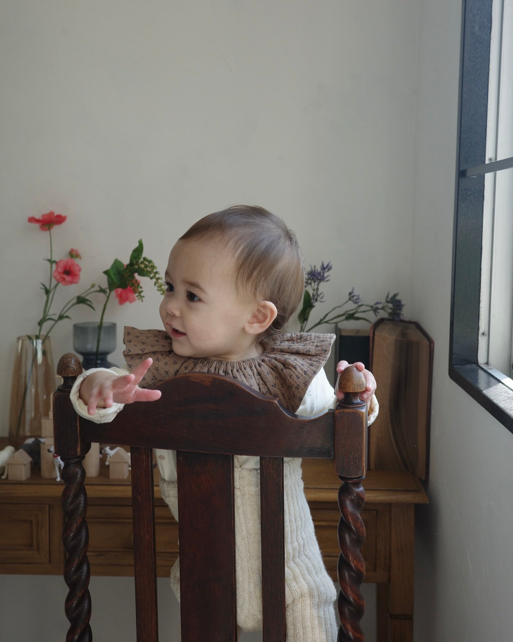 Sable clover bib
