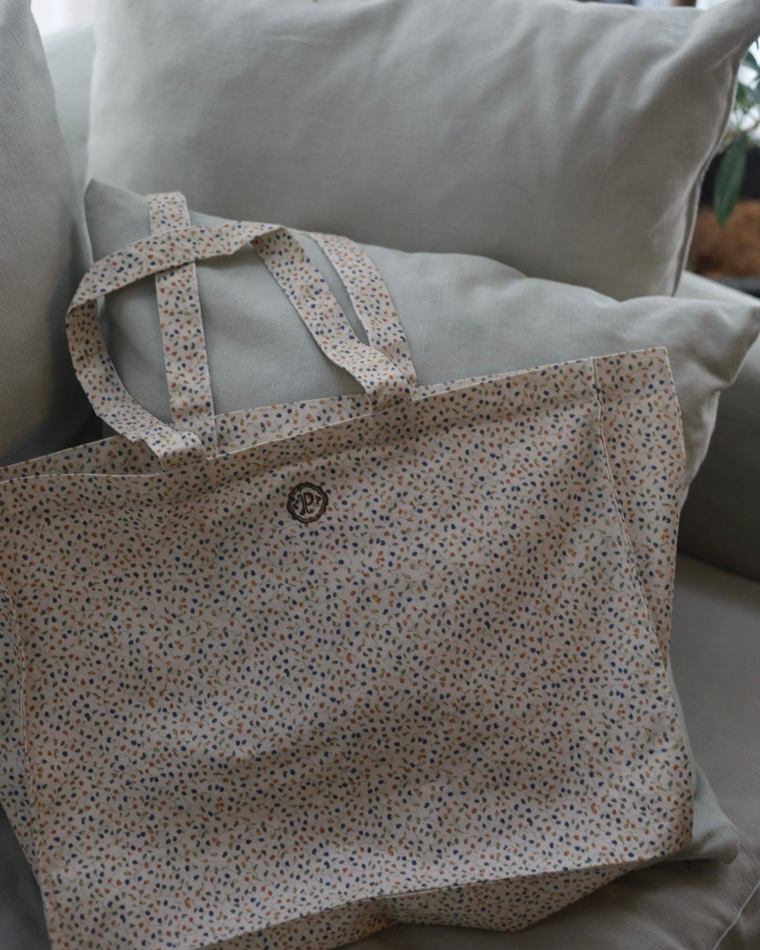 POIMERI nuts garden tote bag