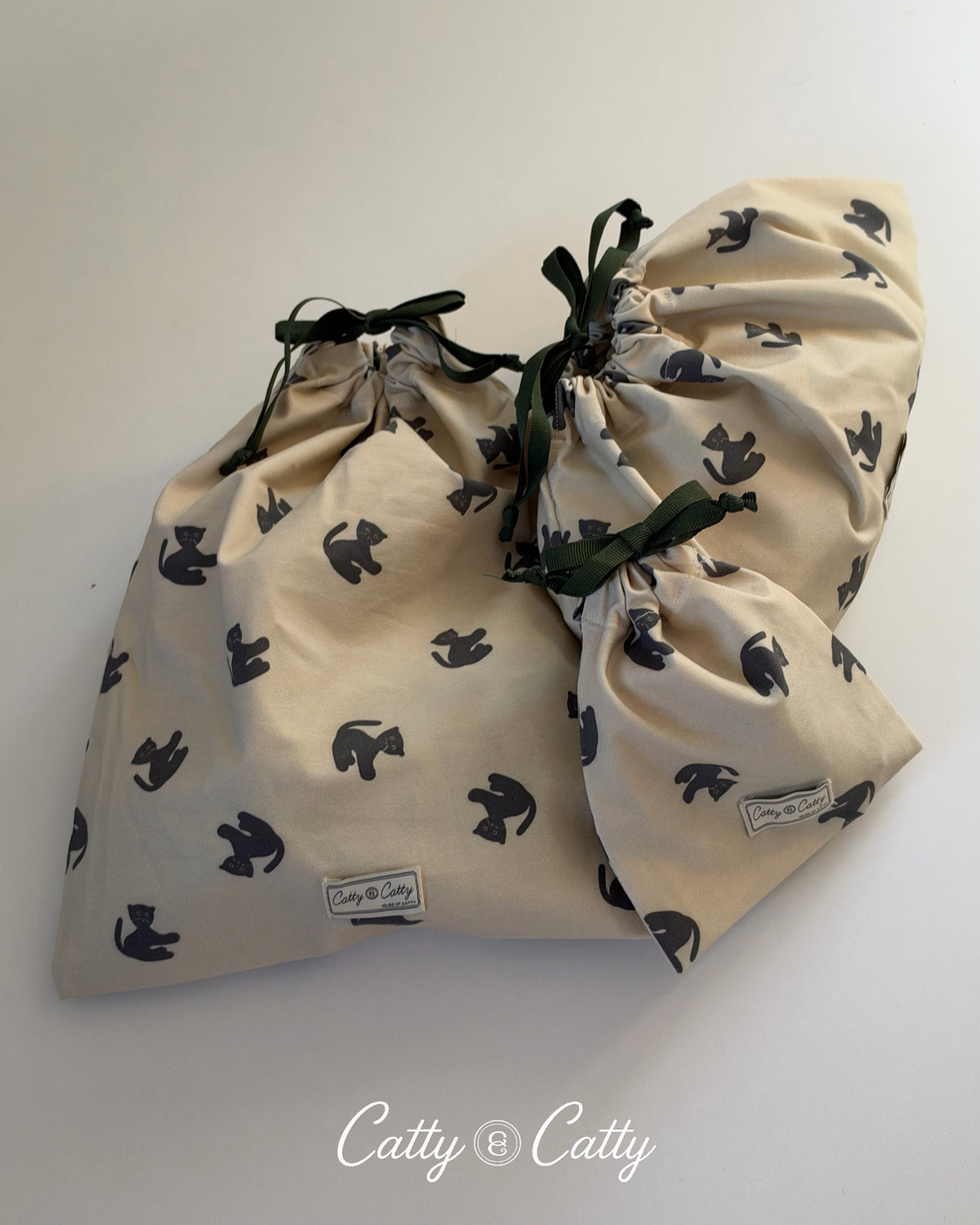 【POPUP先行/10.16 NEW】Catty&Catty LITTLE CAT CLUB DRAWSTRING POUCH TRIO