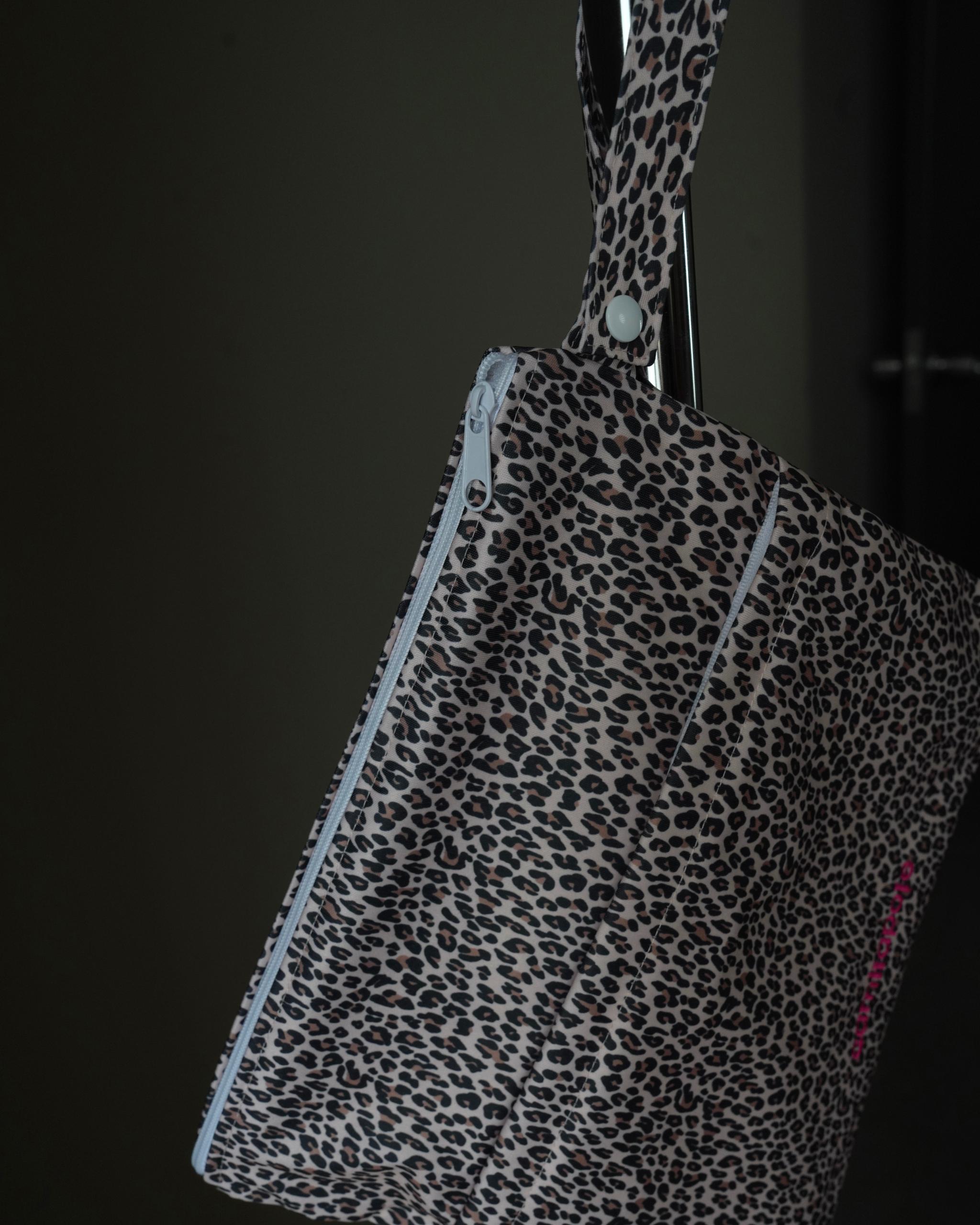 【 6.19 21:00〜Launch 】CAMILAPOLE LEOPARD WATERPROOF MULTI POUCH