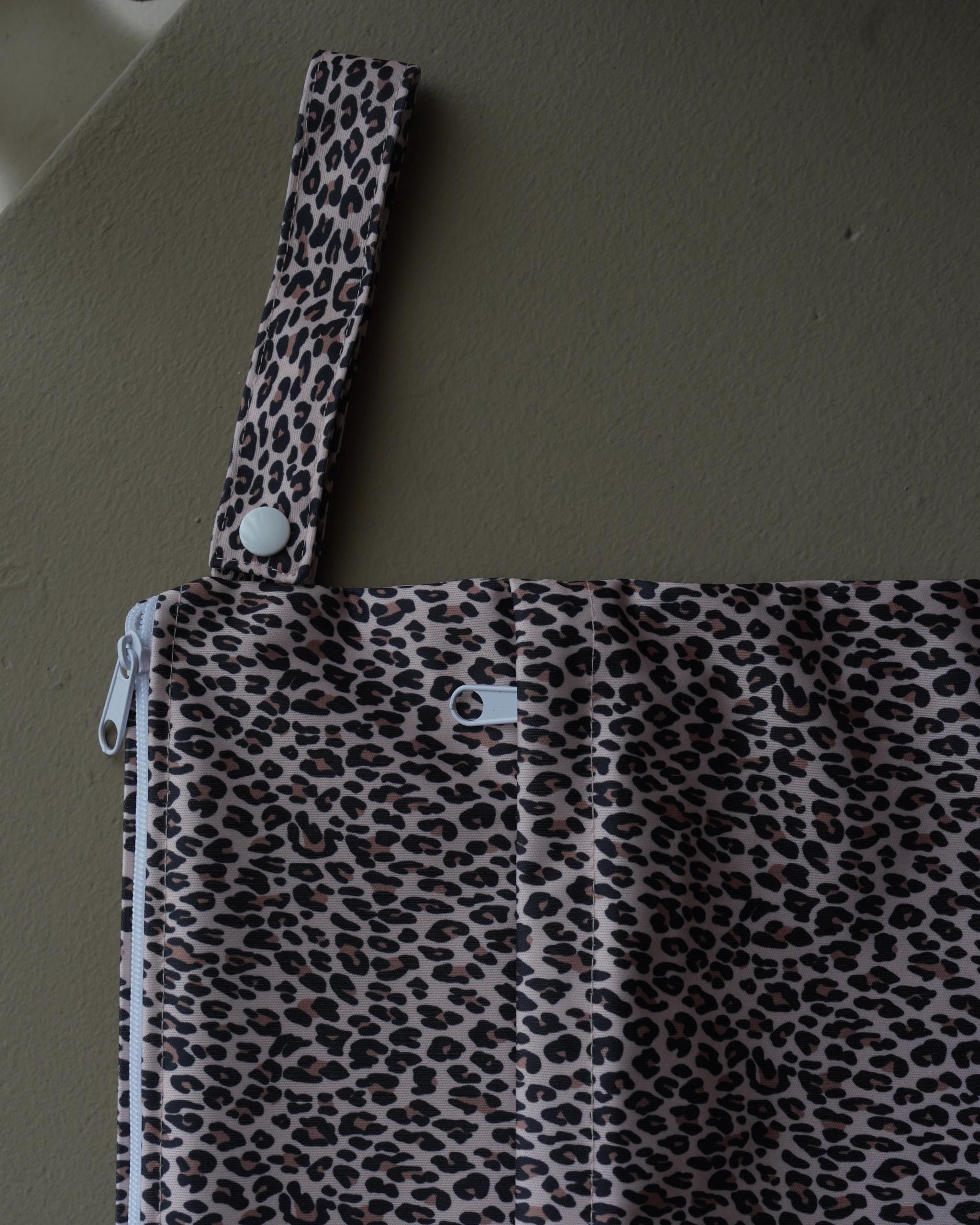 【 6.19 21:00〜Launch 】CAMILAPOLE LEOPARD WATERPROOF MULTI POUCH
