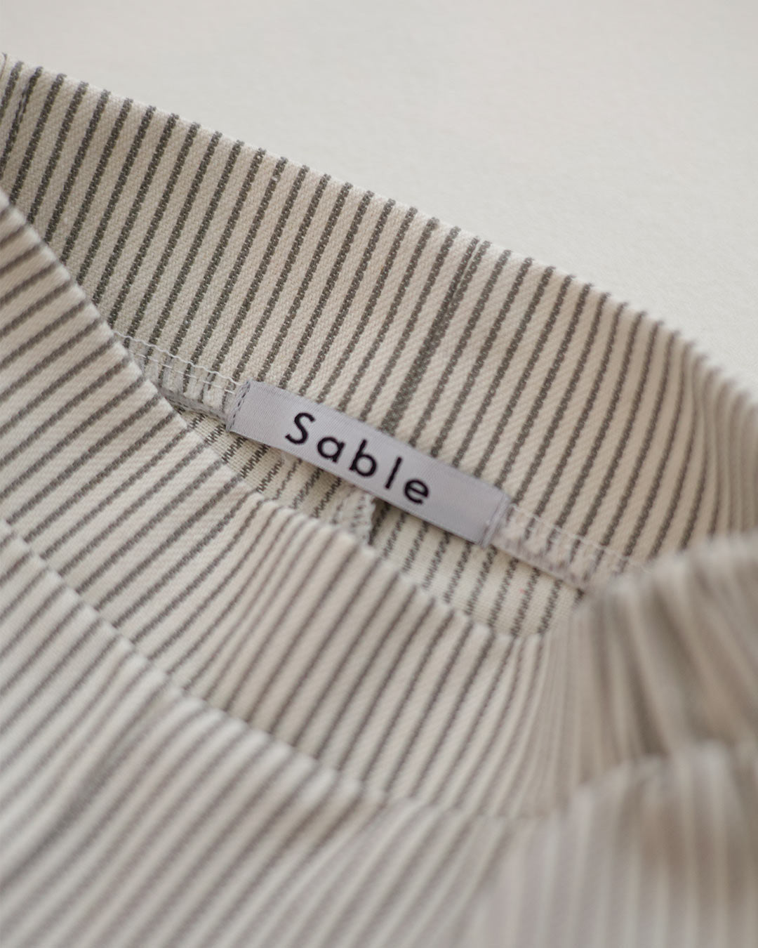 Sable border loose pants