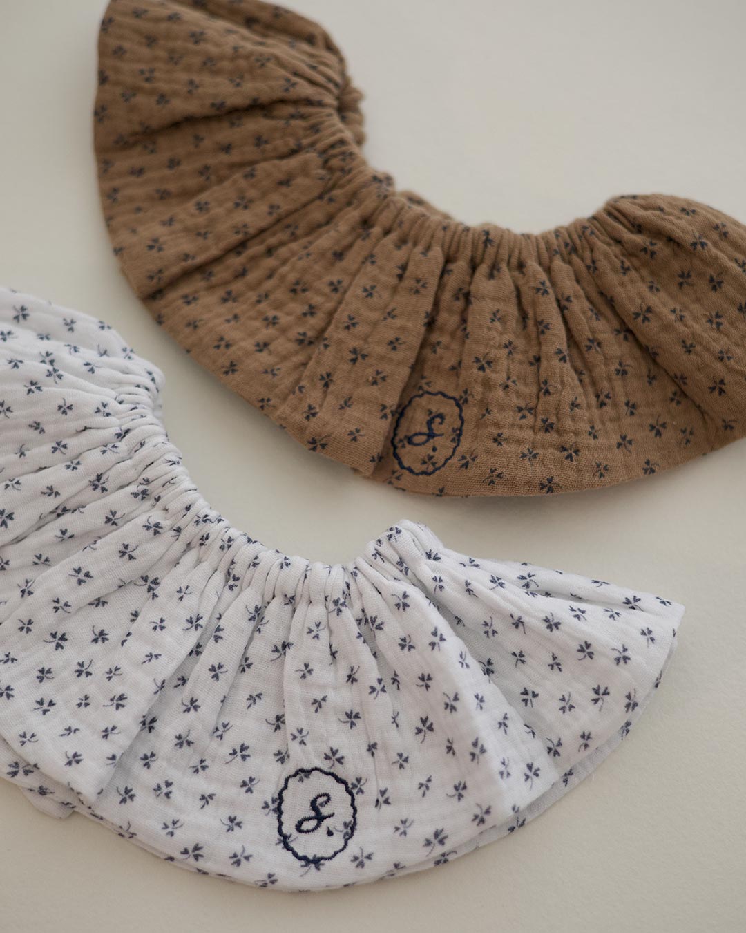 Sable clover bib