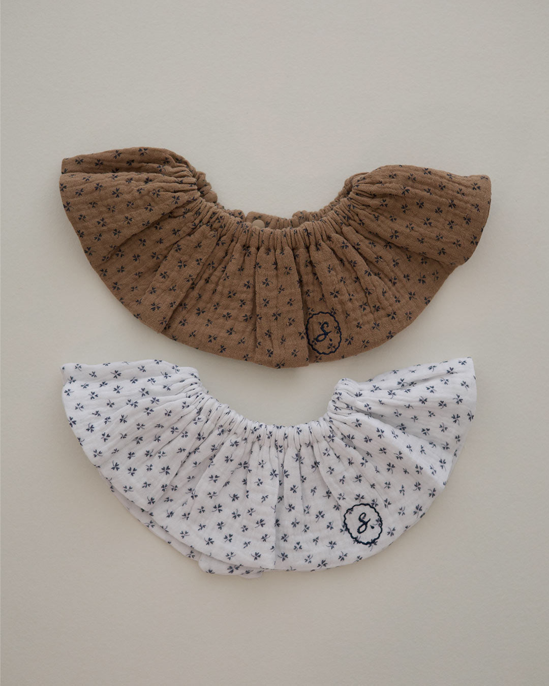 Sable clover bib