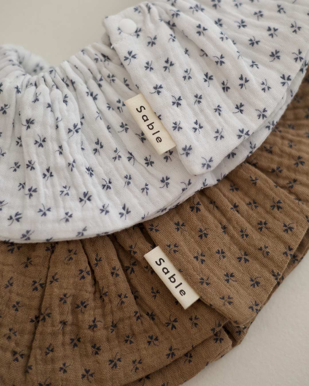 Sable clover bib