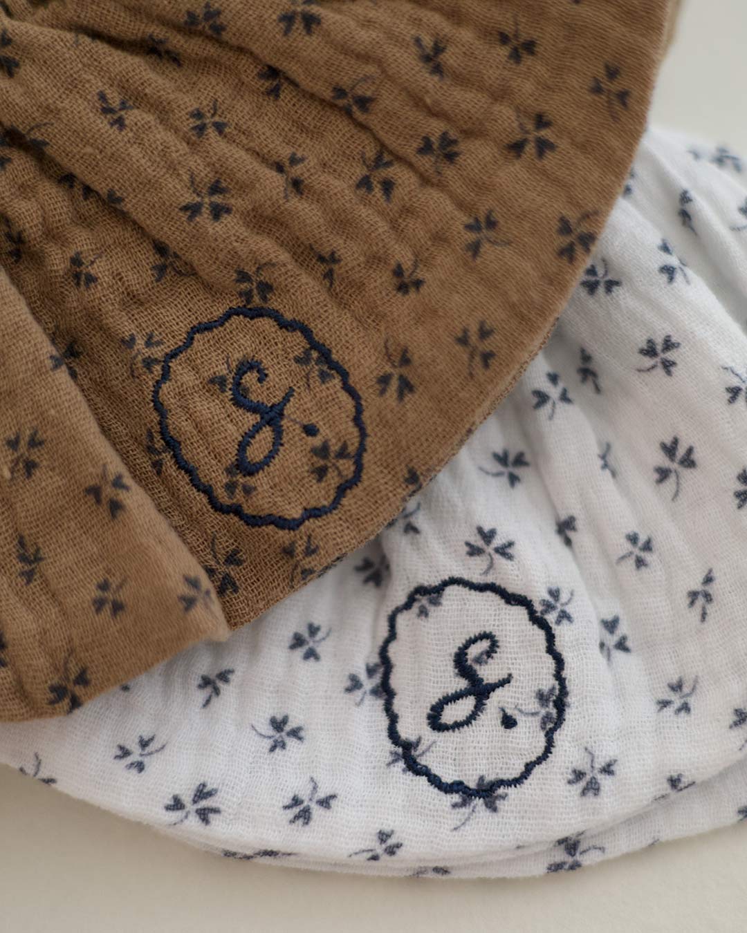 Sable clover bib