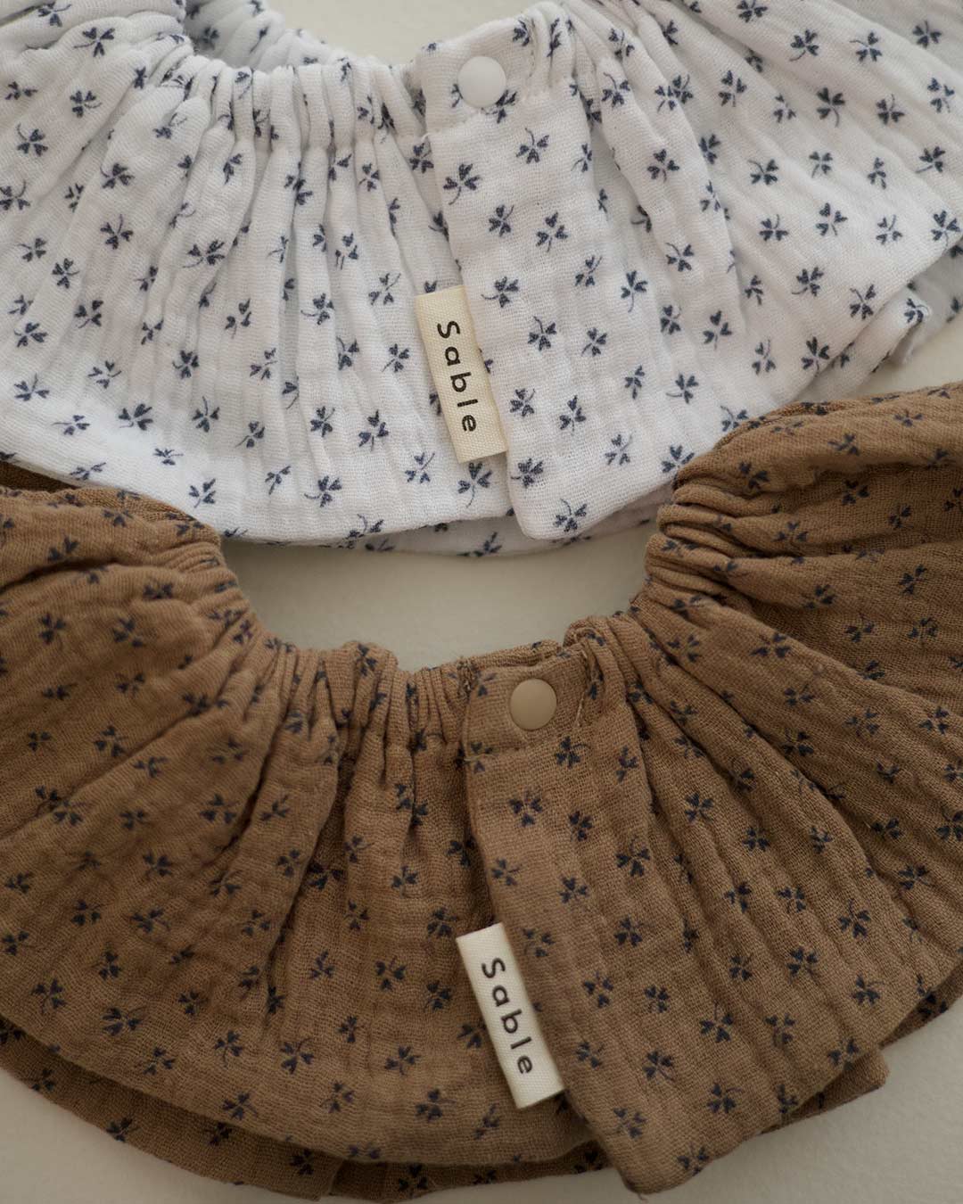 Sable clover bib