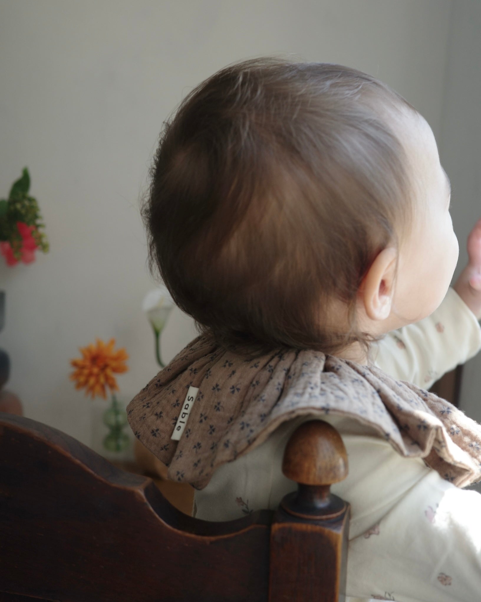 Sable clover bib
