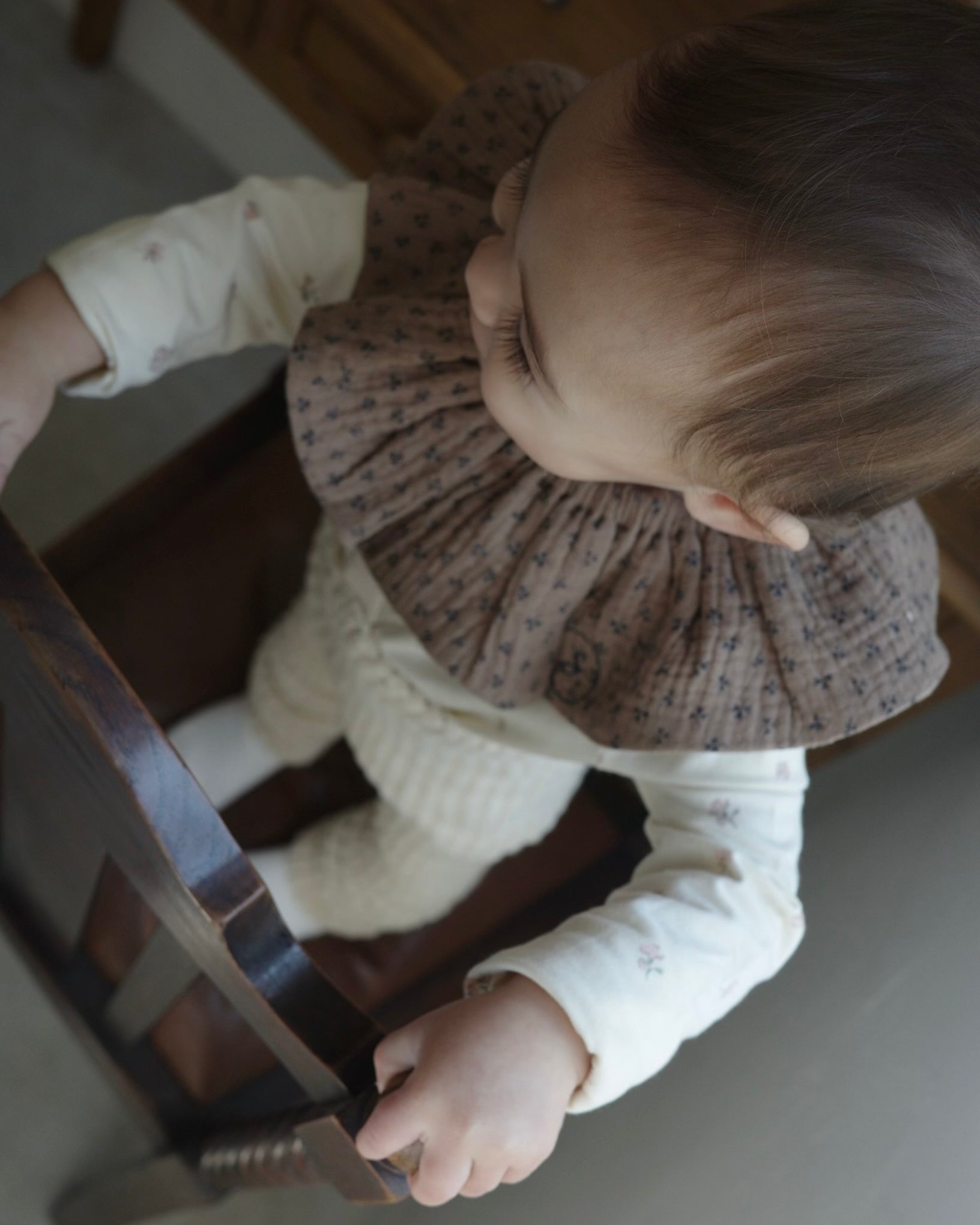 Sable clover bib