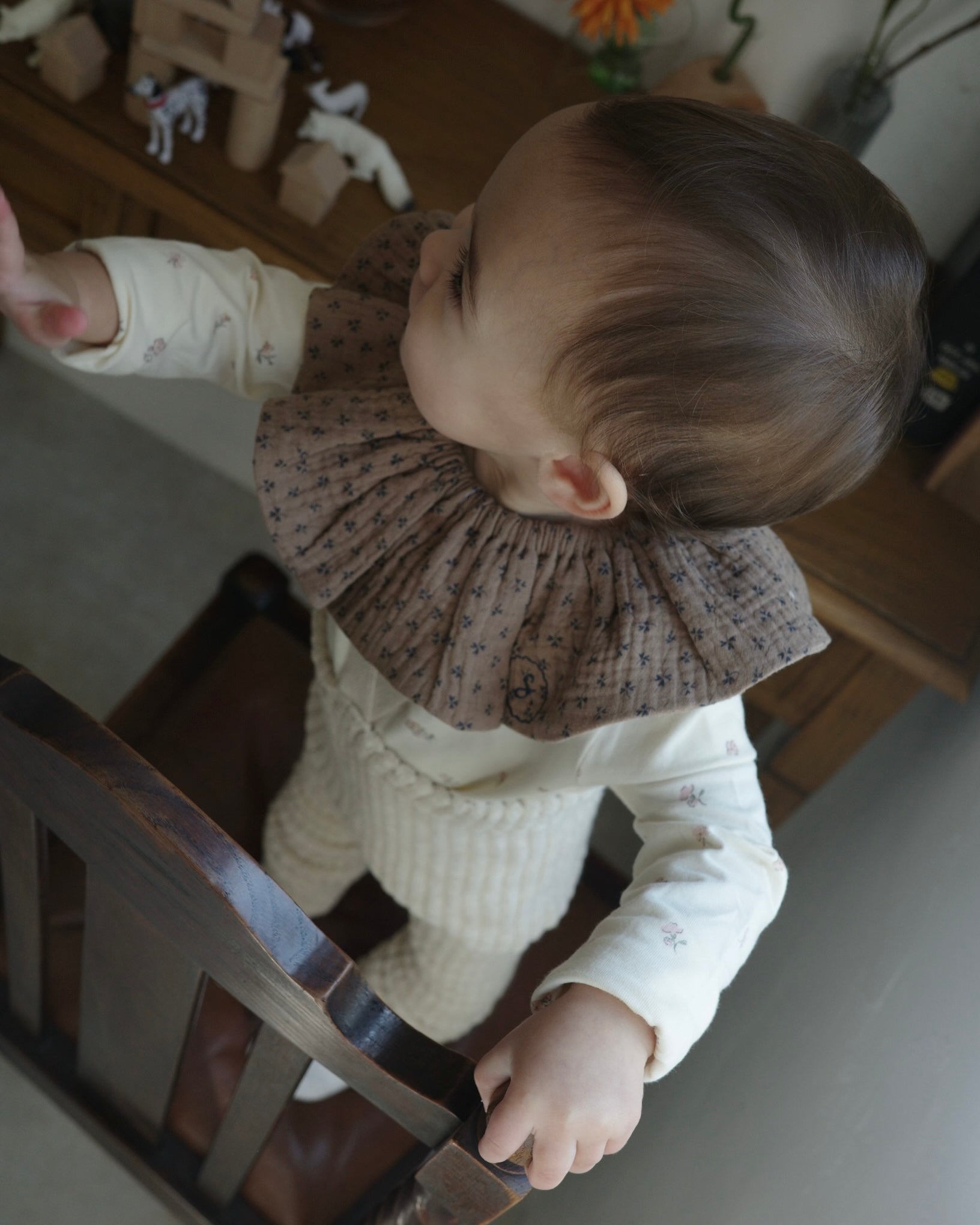 Sable clover bib
