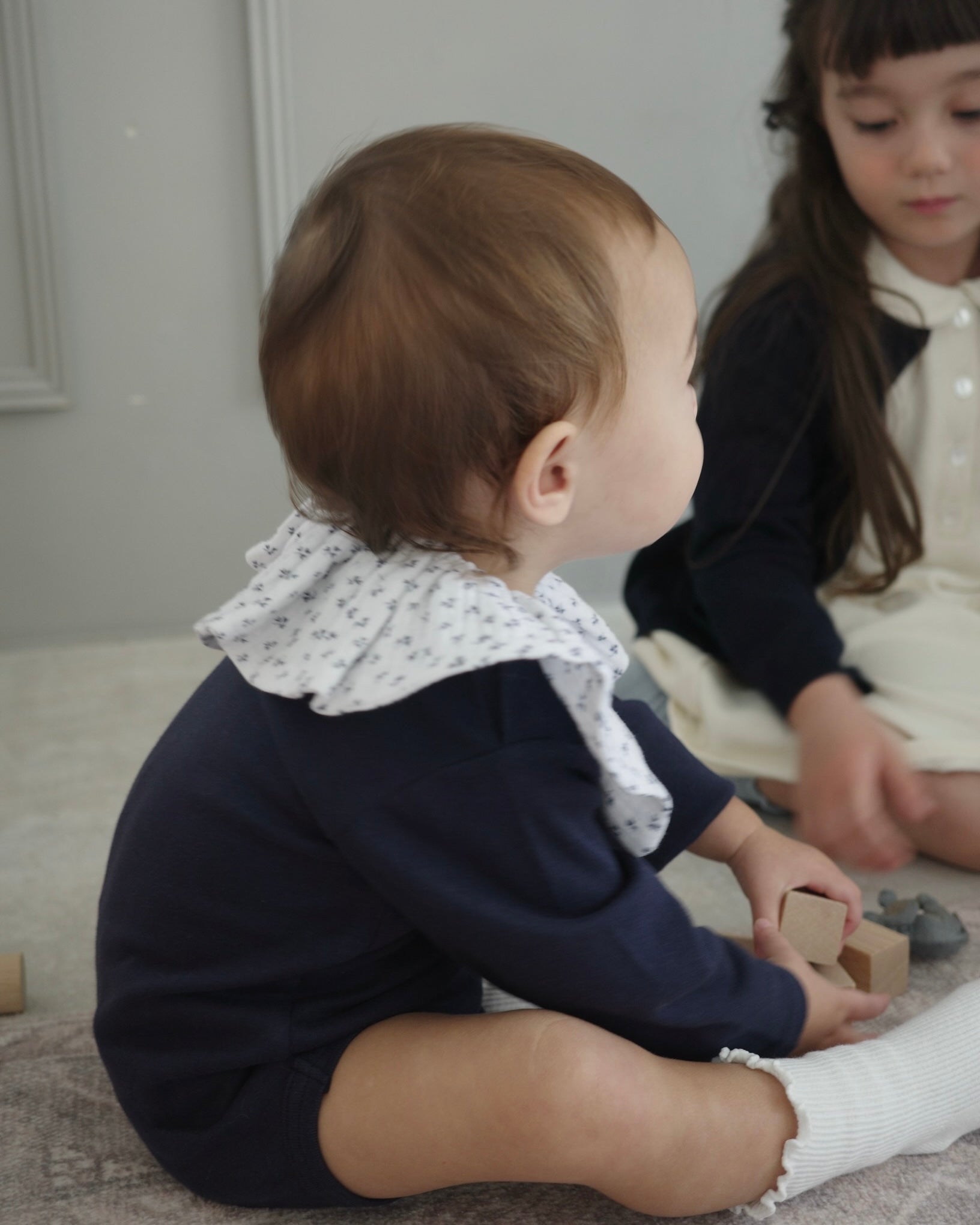 Sable clover bib