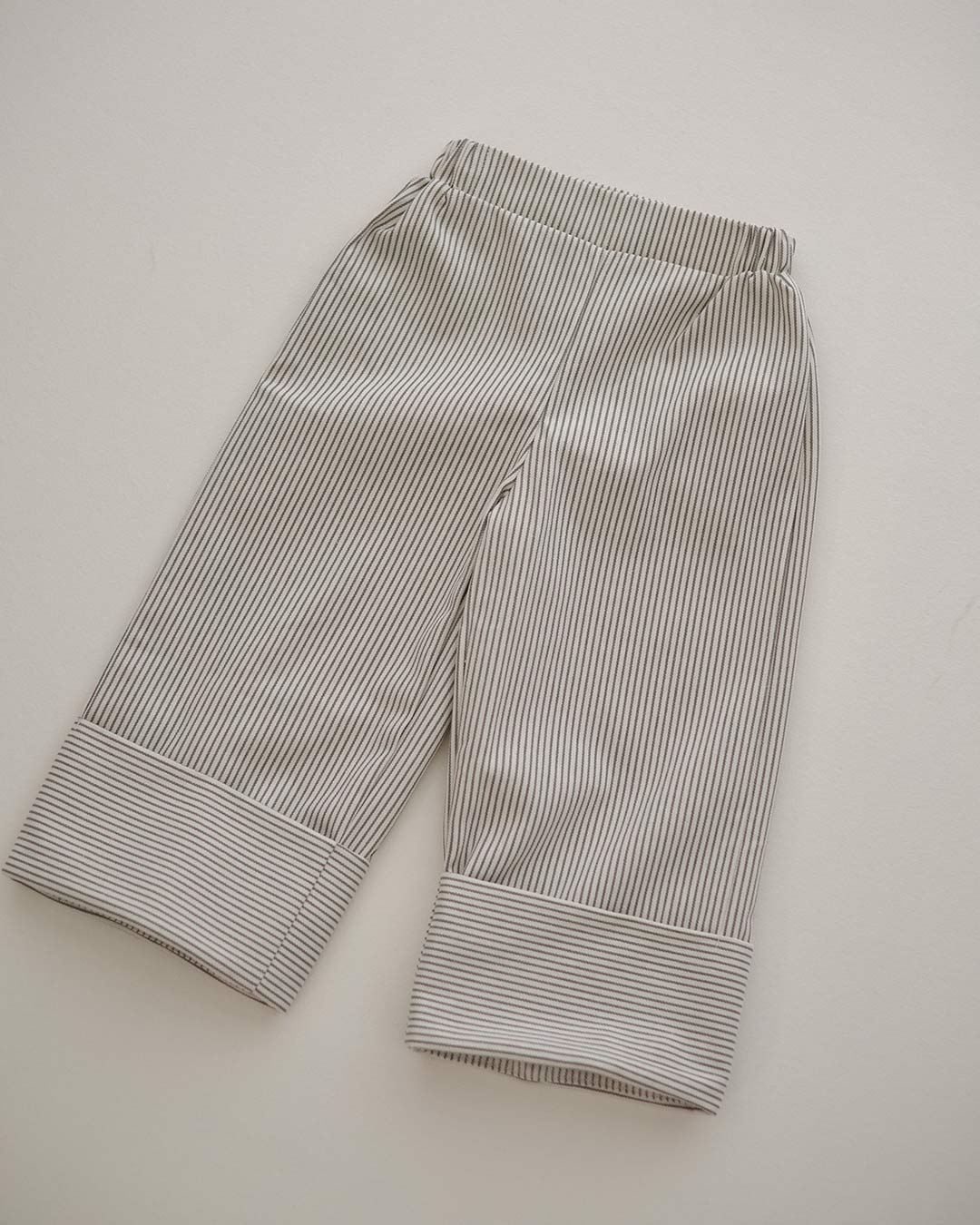 Sable border loose pants