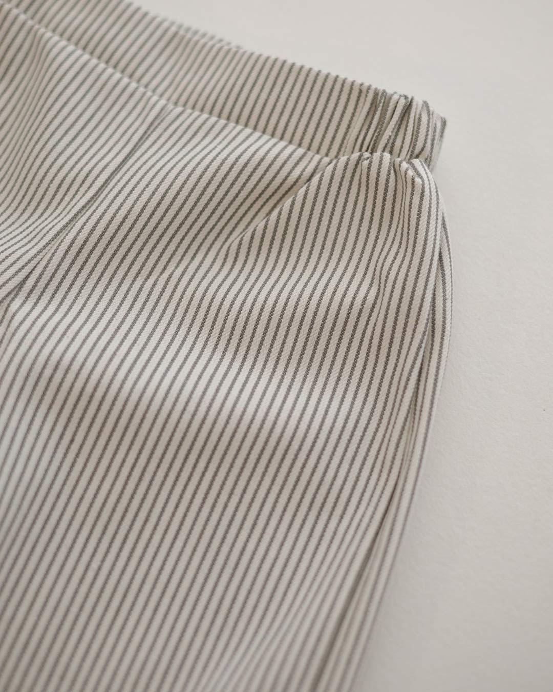 Sable border loose pants